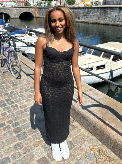 Ember embroidered dress - black