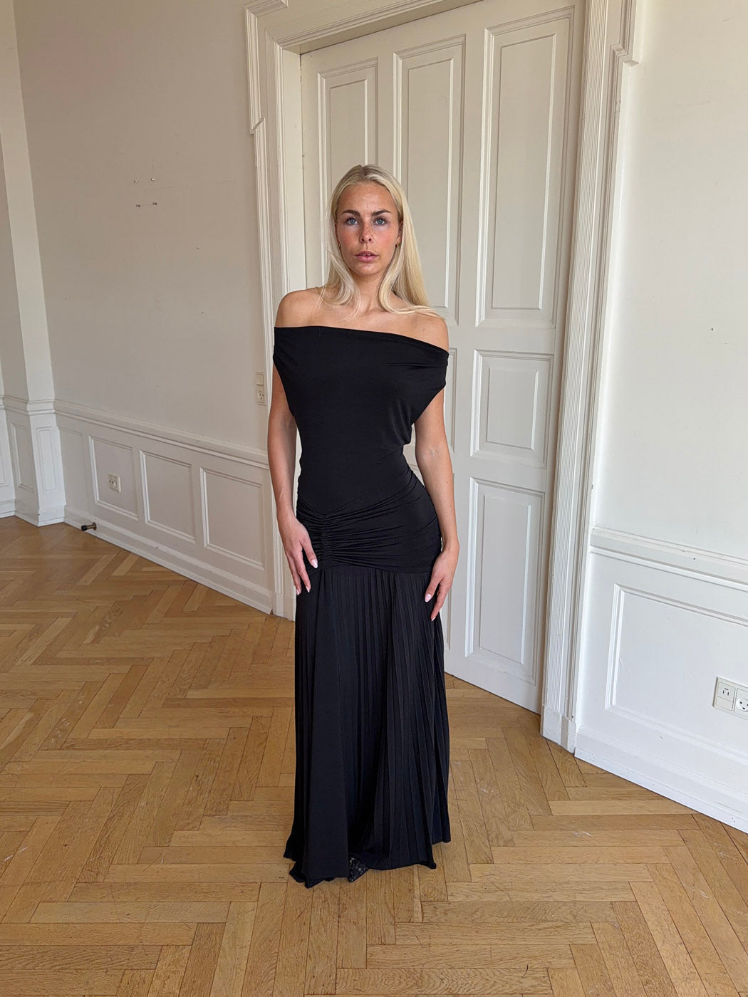 Sofia off shoulder dress - Black