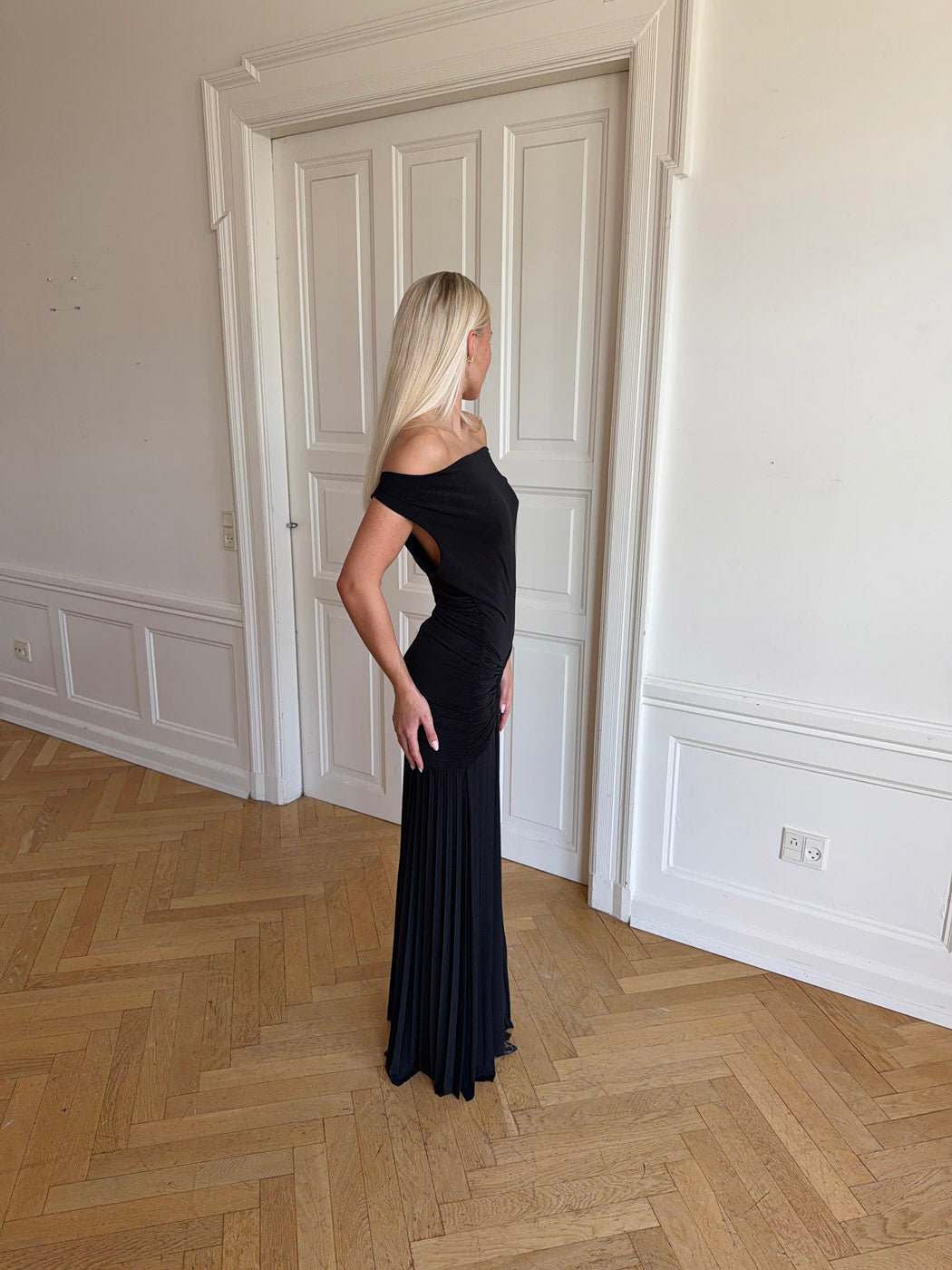 Sofia off shoulder dress - Black