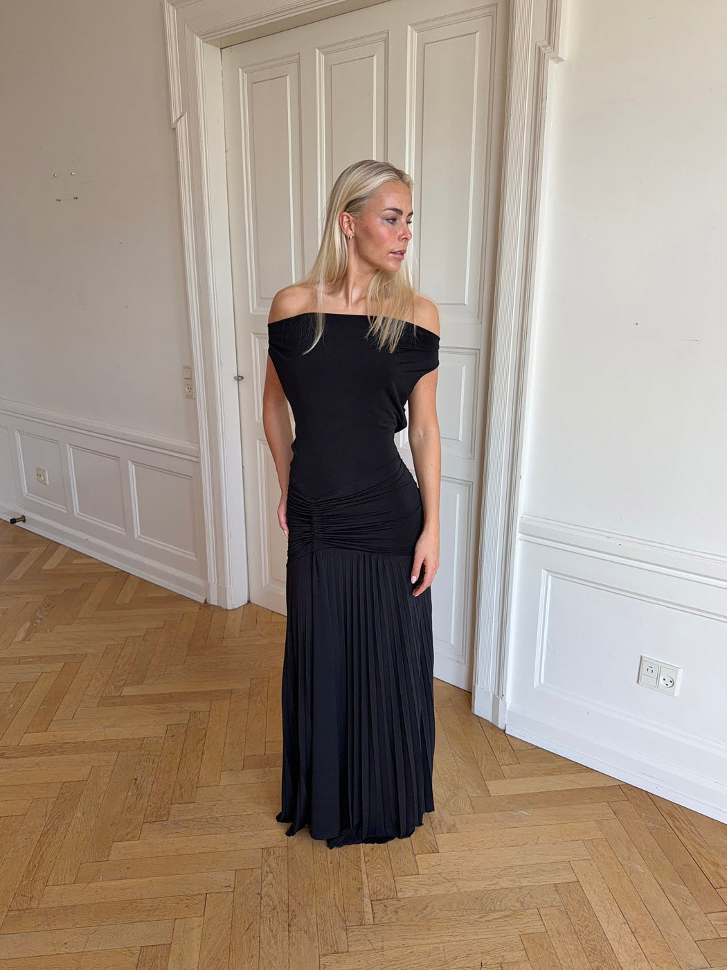 Sofia off shoulder dress - Black