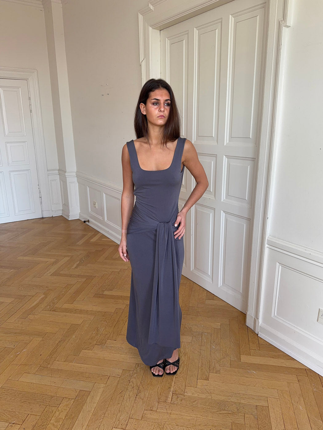 Mia dress with tie detail - Grey