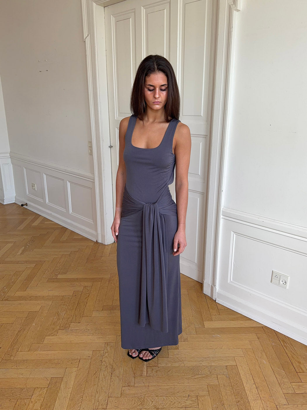 Mia dress with tie detail - Grey