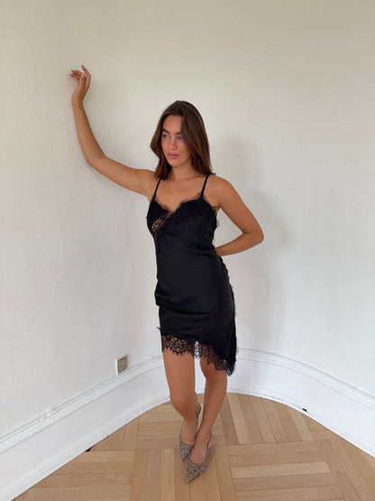 Sheyla asymmetric satin dress with lace - Black