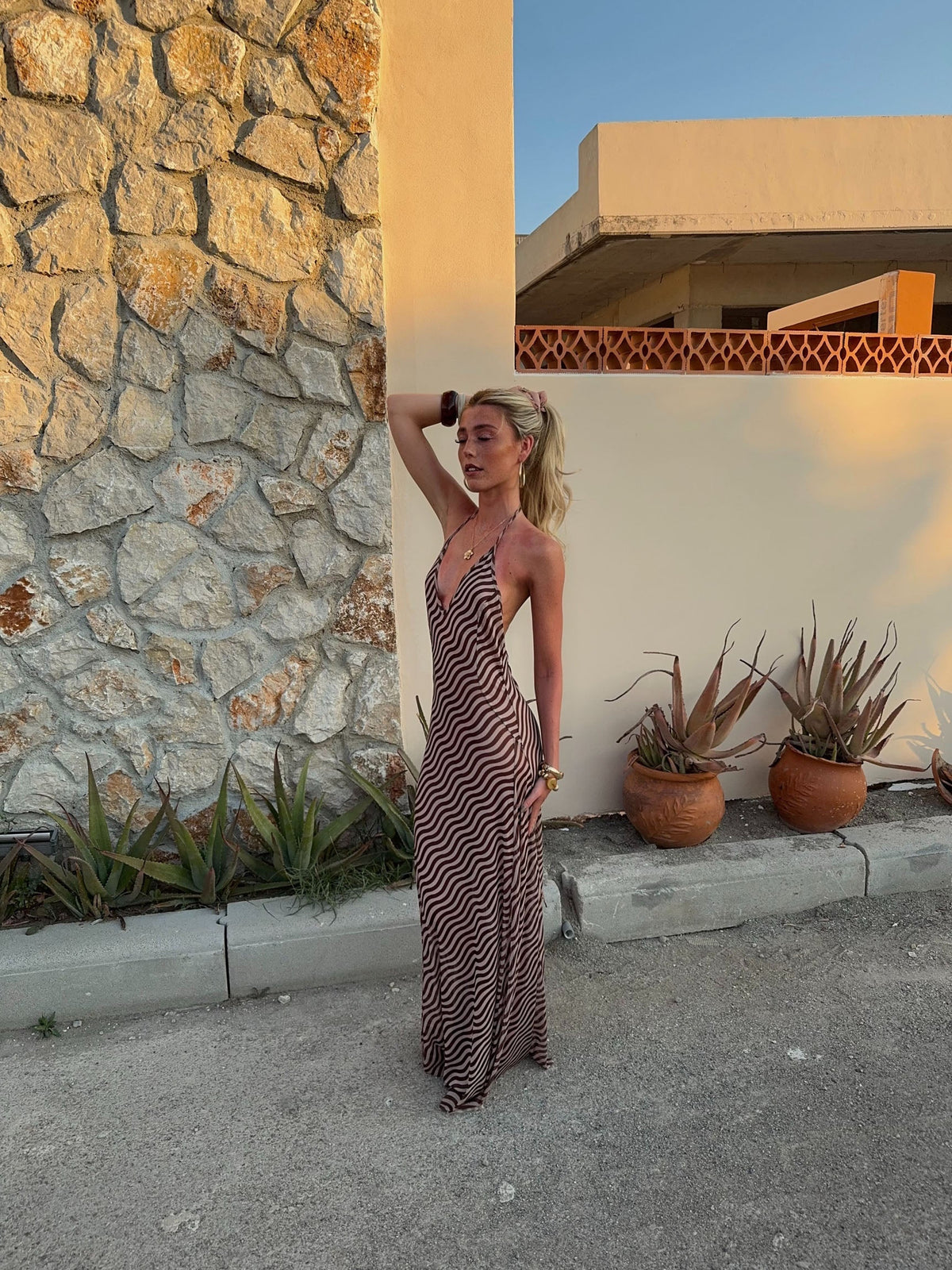 Lunia mesh (see-through!) dress with open back – Brown/off white