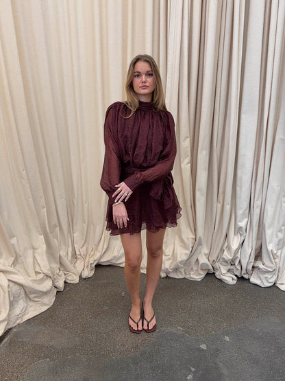 Tommeline polka dotted dress with tie – Burgundy