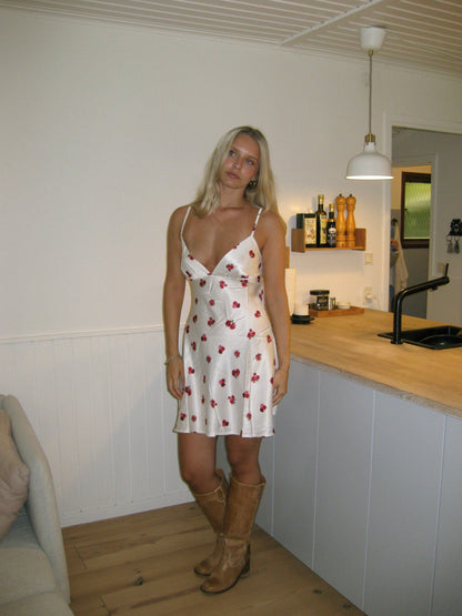 Elodia satin dress with floral print – White/red